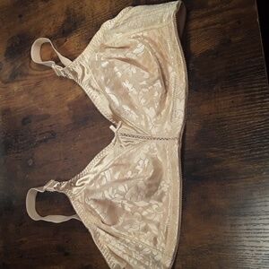 NWOT Bali 42B Gorgeous & Feminine Metallic Beige beautiful Unpadded Wirefree Bra